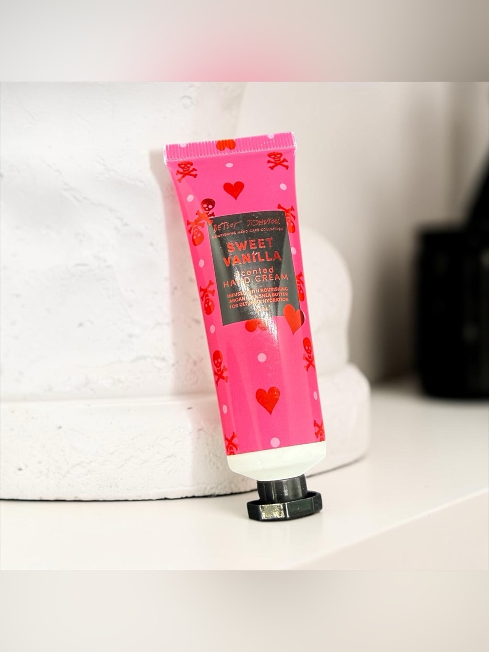 🏷️‼️5/$25🏷️‼️💕BETSEY JOHNSON💕Sweet Vanilla Scented Hand Cream/NIP
